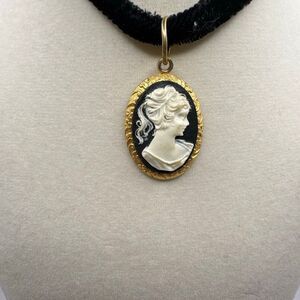 Vintage Don-Lin Signed Black Velvet Choker Necklace Lady Cameo Pendant 1980s